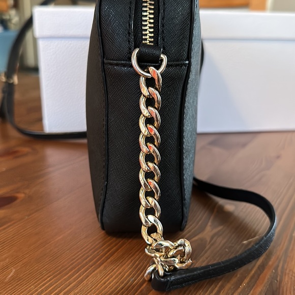 Micheal Kors crossbody purse - Picture 4 of 9